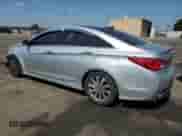 2014 Hyundai Sonata SE z VIN 5NPEC4AC9EH907434, wystawiony jako Copart lot #80990305 z przebiegiem 158 868 mil mil oraz Szkoda całkowita • Salvage title. Historia ofert i sprzedaży dostępna na DreamBid. Obrazek 2.