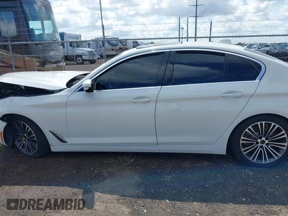 2019 BMW 5 Series 530i с VIN WBAJA5C56KWW31385, выставлен на аукционе IAAI как лот 42604506 с пробегом Не указан миль и . История ставок и продаж доступна на DreamBid. Изображение 13.
