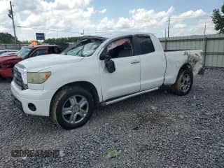 2007 Toyota Tundra Limited z VIN 5TFRV58137X010820, wystawiony jako Copart lot #64243885 z przebiegiem 260 557 mil mil oraz Szkoda całkowita • Salvage title. Historia ofert i sprzedaży dostępna na DreamBid. Obrazek 1.