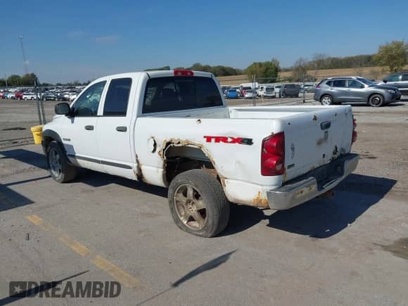 2008 Dodge 1500 SLT z VIN 1D7HU18NX8S632295, wystawiony jako IAAI lot #43440312 z przebiegiem 254 066 mil mil oraz . Historia ofert i sprzedaży dostępna na DreamBid. Obrazek 3.