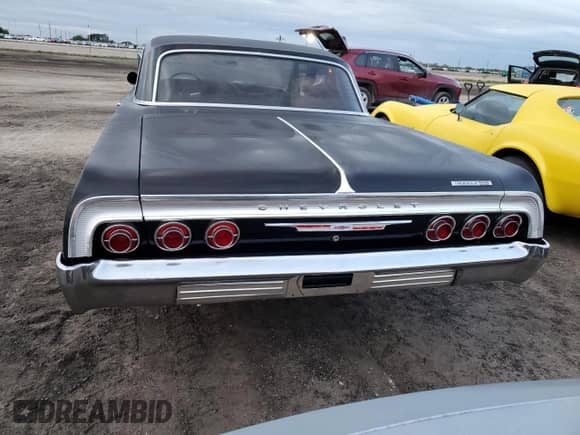 1964 Chevrolet Impala z VIN 41447Y159989, wystawiony jako Copart lot #75836714 z przebiegiem Nie podano mil oraz Szkoda całkowita • Salvage title. Historia ofert i sprzedaży dostępna na DreamBid. Obrazek 6.