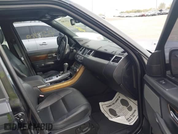 2013 Land Rover Range Rover Sport HSE z VIN SALSF2D48DA807228, wystawiony jako IAAI lot #43512809 z przebiegiem 80 462 mil mil oraz . Historia ofert i sprzedaży dostępna na DreamBid. Obrazek 5.