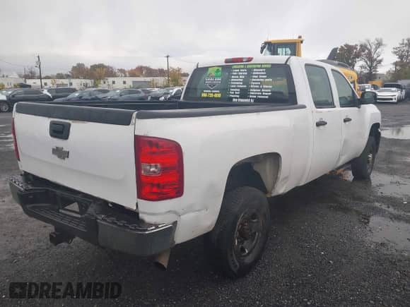 2009 Chevrolet Silverado 2500HD Work Truck z VIN 1GCHC43K19F190867, wystawiony jako IAAI lot #43541901 z przebiegiem 220 804 mil mil oraz . Historia ofert i sprzedaży dostępna na DreamBid. Obrazek 4.
