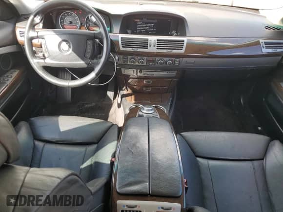 2006 BMW 7 Series 750Li z VIN WBAHN83556DT32380, wystawiony jako Copart lot #87381915 z przebiegiem Nie podano mil oraz Nie do naprawy • Non repairable. Historia ofert i sprzedaży dostępna na DreamBid. Obrazek 8.