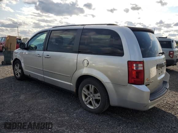 2010 Dodge Grand Caravan SE z VIN 2D4RN4DE8AR361850, wystawiony jako Copart lot #69758555 z przebiegiem 158 581 mil mil oraz Szkoda całkowita • Salvage title. Historia ofert i sprzedaży dostępna na DreamBid. Obrazek 2.