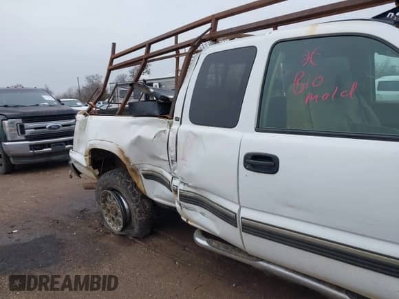 2001 Chevrolet Silverado 2500HD LS with VIN 1GCHC29U31E141693, listed as a IAAI auction lot 41682032 with Not provided miles and . Bid and sale history available at DreamBid. Image 6.
