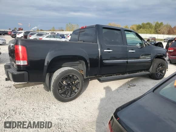 2012 GMC Sierra 1500 Denali with VIN 3GTP2XE22CG172039, listed as a Copart auction lot 82562525 with 217,758 mi miles and Clean title. Bid and sale history available at DreamBid. Image 3.