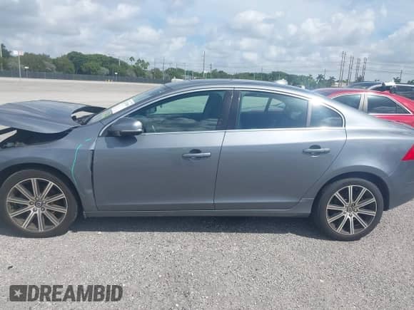 2017 Volvo S60 Inscription с VIN LYV402HKXHB126979, выставлен на аукционе IAAI как лот 42470950 с пробегом 4 064 миль миль и . История ставок и продаж доступна на DreamBid. Изображение 13.
