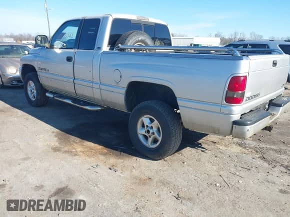 2001 Dodge 1500 z VIN 3B7HF13Y71M515181, wystawiony jako IAAI lot #41233988 z przebiegiem 300 425 mil mil oraz . Historia ofert i sprzedaży dostępna na DreamBid. Obrazek 3.