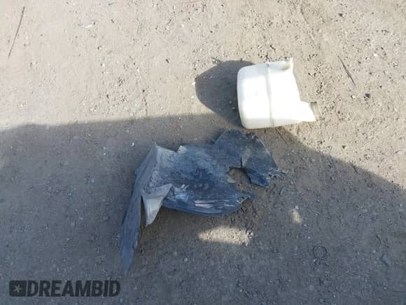 1997 Toyota Camry LE z VIN 4T1BF22K1VU025776, wystawiony jako IAAI lot #42270137 z przebiegiem 168 299 mil mil oraz . Historia ofert i sprzedaży dostępna na DreamBid. Obrazek 12.