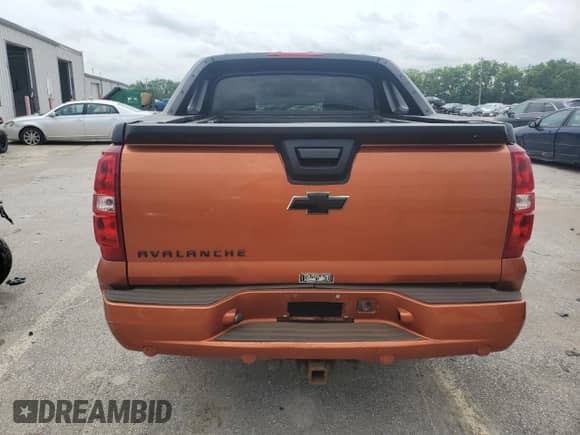 2007 Chevrolet Avalanche 1LT with VIN 3GNFK123X7G127840, listed as a Copart auction lot 60097835 with 318,471 mi miles and Salvage title. Bid and sale history available at DreamBid. Image 6.