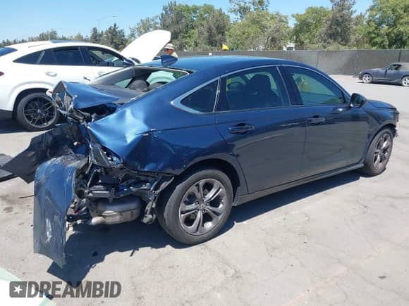 2024 Honda Accord EX z VIN 1HGCY1F33RA010270, wystawiony jako IAAI lot #42887898 z przebiegiem 18 554 mil mil oraz . Historia ofert i sprzedaży dostępna na DreamBid. Obrazek 4.