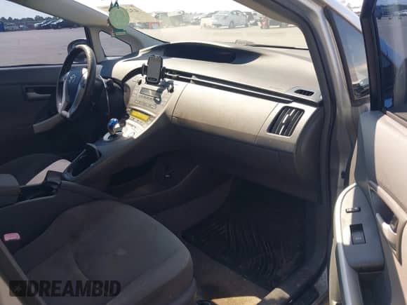 2011 Toyota Prius I z VIN JTDKN3DUXB1370779, wystawiony jako IAAI lot #43297676 z przebiegiem 212 983 mil mil oraz . Historia ofert i sprzedaży dostępna na DreamBid. Obrazek 5.