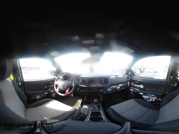 2023 Toyota Tacoma SR z VIN 3TMCZ5AN3PM613358, wystawiony jako IAAI lot #43211852 z przebiegiem 25 287 mil mil oraz . Historia ofert i sprzedaży dostępna na DreamBid. Obrazek 23.