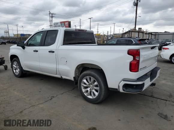2021 Chevrolet Silverado 1500 Custom z VIN 1GCRWBEH5MZ149652, wystawiony jako Copart lot #84410025 z przebiegiem Nie podano mil oraz Szkoda całkowita • Salvage title. Historia ofert i sprzedaży dostępna na DreamBid. Obrazek 2.
