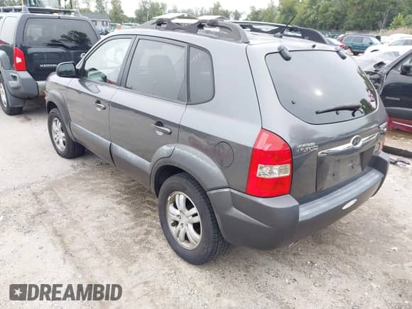 2007 Hyundai Tucson SE with VIN KM8JN12D37U666151, listed as a IAAI auction lot 43349229 with 185,269 mi miles and . Bid and sale history available at DreamBid. Image 3.