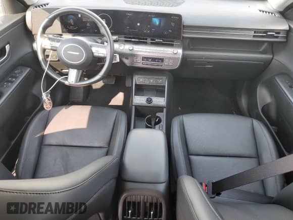 2025 Hyundai Kona Limited с VIN KM8HECA34SU186924, выставлен на аукционе Copart как лот 67266415 с пробегом 7 989 миль миль и Списание • Salvage title. История ставок и продаж доступна на DreamBid. Изображение 8.