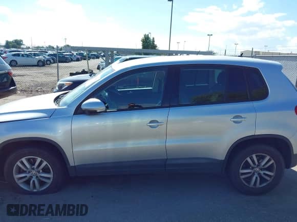 2013 Volkswagen Tiguan S с VIN WVGAV3AX6DW569033, выставлен на аукционе IAAI как лот 43354511 с пробегом 118 681 миль миль и . История ставок и продаж доступна на DreamBid. Изображение 6.