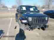 2021 Jeep Wrangler Unlimited Sahara z VIN 1C4JJXP62MW826470, wystawiony jako IAAI lot #41651709 z przebiegiem 44 677 mil mil oraz . Historia ofert i sprzedaży dostępna na DreamBid. Obrazek 6.