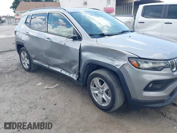 2022 Jeep Compass Altitude с VIN 3C4NJCBB2NT235075, выставлен на аукционе IAAI как лот 42937679 с пробегом 33 650 миль миль и . История ставок и продаж доступна на DreamBid. Изображение 6.