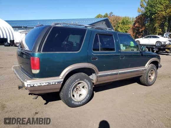 1996 Chevrolet Blazer с VIN 1GNCS13W0T2185650, выставлен на аукционе Copart как лот 85853355 с пробегом 237 745 миль миль и Списание • Salvage title. История ставок и продаж доступна на DreamBid. Изображение 3.