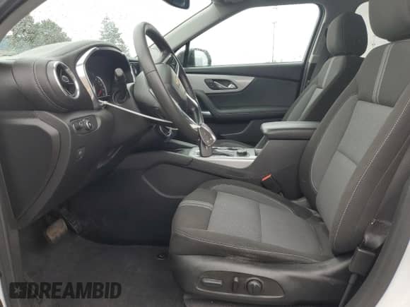 2024 Chevrolet Blazer LT z VIN 3GNKBHR40RS142479, wystawiony jako Copart lot #87407965 z przebiegiem 122 142 mil mil oraz Szkoda całkowita • Salvage title. Historia ofert i sprzedaży dostępna na DreamBid. Obrazek 7.