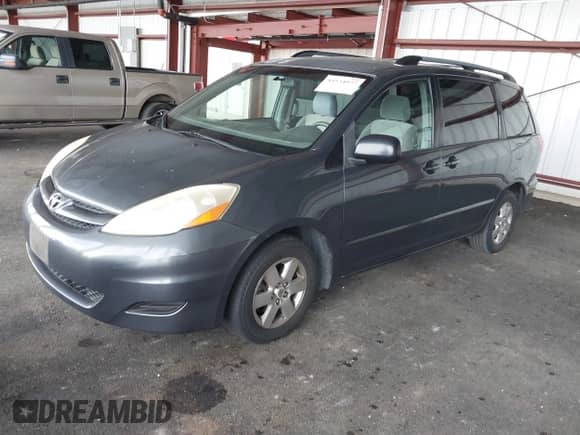 2008 Toyota Sienna LE z VIN 5TDZK23C08S146054, wystawiony jako IAAI lot #43534977 z przebiegiem 125 602 mil mil oraz . Historia ofert i sprzedaży dostępna na DreamBid. Obrazek 2.