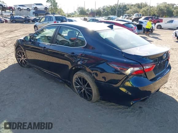 2021 Toyota Camry SE Nightshade z VIN 4T1G11AKXMU405598, wystawiony jako IAAI lot #43286695 z przebiegiem 59 916 mil mil oraz . Historia ofert i sprzedaży dostępna na DreamBid. Obrazek 3.