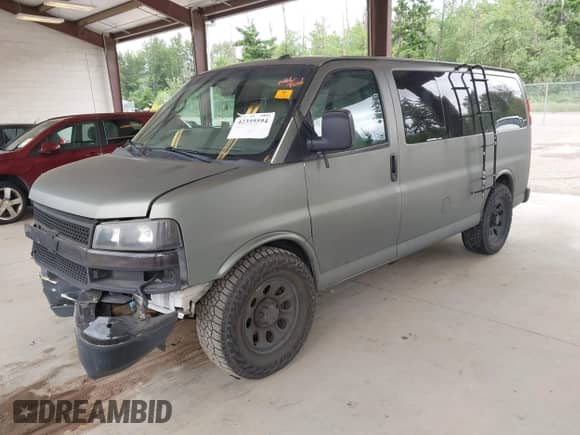 2011 Chevrolet Express Passenger LS z VIN 1GNSGBF43B1145404, wystawiony jako IAAI lot #42359594 z przebiegiem 126 042 mil mil oraz . Historia ofert i sprzedaży dostępna na DreamBid. Obrazek 16.