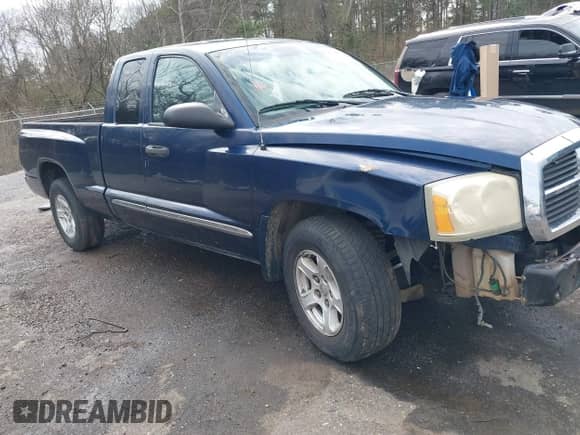 2005 Dodge Dakota with VIN 1D7HE52K05S157464, listed as a IAAI auction lot 41253448 with 325,703 mi miles and . Bid and sale history available at DreamBid. Image 1.