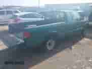 2000 Chevrolet S-10 LS Xtreme z VIN 1GCCS1959YK256021, wystawiony jako IAAI lot #42691373 z przebiegiem 86 630 mil mil oraz . Historia ofert i sprzedaży dostępna na DreamBid. Obrazek 4.