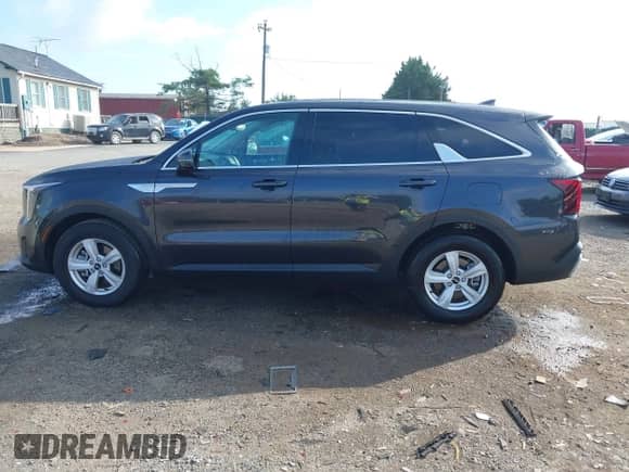 2025 Kia Sorento LX with VIN 5XYRG4JC7SG388991, listed as a IAAI auction lot 42677313 with 7,983 mi miles and . Bid and sale history available at DreamBid. Image 14.