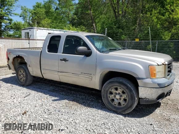 2008 GMC Sierra 1500 SLE2 z VIN 1GTEK19J38Z126068, wystawiony jako Copart lot #57251015 z przebiegiem 296 959 mil mil oraz Czysty tytuł • Clean title. Historia ofert i sprzedaży dostępna na DreamBid. Obrazek 4.
