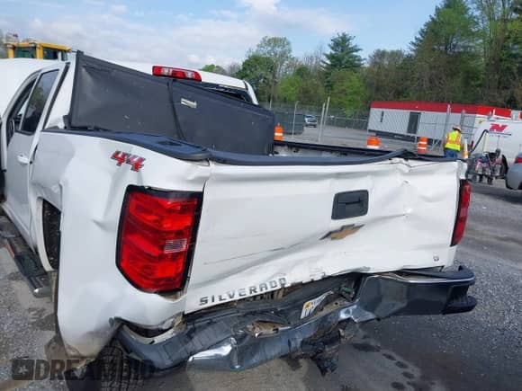 2016 Chevrolet Silverado 1500 LT with VIN 3GCUKREC7GG375859, listed as a IAAI auction lot 42151765 with 184,627 mi miles and . Bid and sale history available at DreamBid. Image 6.