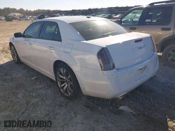 2014 Chrysler 300 S с VIN 2C3CCABTXEH383034, выставлен на аукционе IAAI как лот 41254891 с пробегом 168 683 миль миль и . История ставок и продаж доступна на DreamBid. Изображение 3.