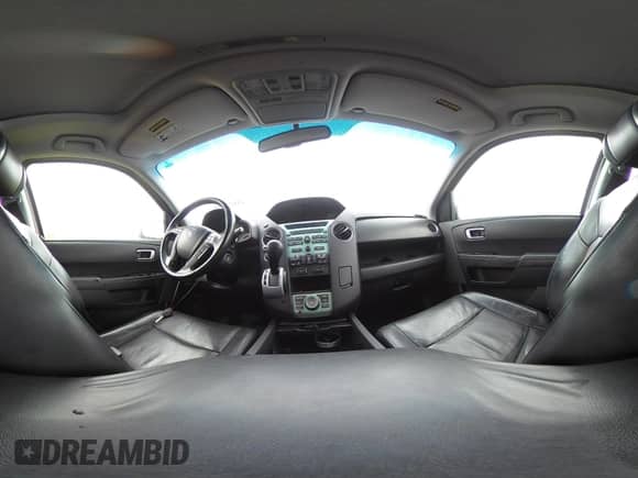 2010 Honda Pilot Touring with VIN 5FNYF4H84AB011640, listed as a IAAI auction lot 43037958 with 155,985 mi miles and . Bid and sale history available at DreamBid. Image 18.