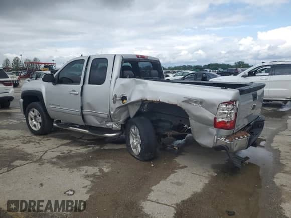 2010 Chevrolet Silverado 1500 LTZ с VIN 1GCSKTE38AZ130922, выставлен на аукционе Copart как лот 55264445 с пробегом 171 548 миль миль и Списание • Salvage title. История ставок и продаж доступна на DreamBid. Изображение 2.