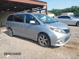 2013 Toyota Sienna SE with VIN 5TDXK3DC4DS280409, listed as a IAAI auction lot 42830202 with 189,291 mi miles and . Bid and sale history available at DreamBid. Image 1.