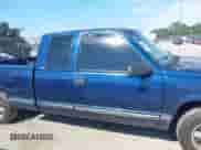 1998 Chevrolet Silverado 1500 z VIN 2GCEC19R3W1113605, wystawiony jako IAAI lot #43085580 z przebiegiem 378 005 mil mil oraz . Historia ofert i sprzedaży dostępna na DreamBid. Obrazek 13.