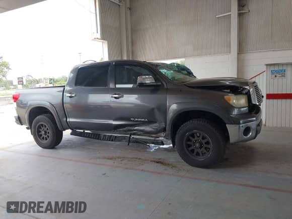 2013 Toyota Tundra Limited с VIN 5TFHW5F18DX271206, выставлен на аукционе IAAI как лот 42362300 с пробегом 266 453 миль миль и . История ставок и продаж доступна на DreamBid. Изображение 14.