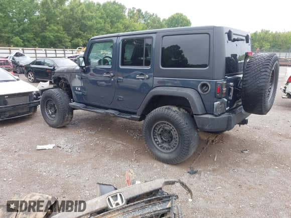 2008 Jeep Wrangler Unlimited X z VIN 1J4GA39198L509436, wystawiony jako IAAI lot #42688885 z przebiegiem Nie podano mil oraz . Historia ofert i sprzedaży dostępna na DreamBid. Obrazek 3.