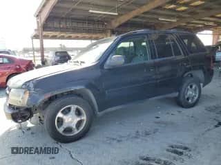2008 Chevrolet TrailBlazer 2LT с VIN 1GNDS13S182192681, выставлен на аукционе Copart как лот 69287765 с пробегом 255 740 миль миль и Списание • Salvage title. История ставок и продаж доступна на DreamBid. Изображение 1.