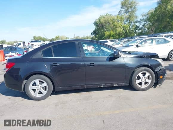 2015 Chevrolet Cruze LT с VIN 1G1PC5SB7F7105841, выставлен на аукционе IAAI как лот 43120264 с пробегом 153 602 миль миль и . История ставок и продаж доступна на DreamBid. Изображение 13.