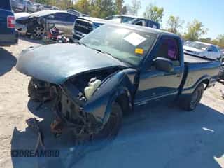 1996 Chevrolet S-10 with VIN 1GCCS1448TK148903, listed as a IAAI auction lot 43327334 with 140,654 mi miles and . Bid and sale history available at DreamBid. Image 2.