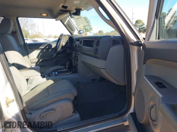 2007 Jeep Commander Sport with VIN 1J8HH48K77C587615, listed as a IAAI auction lot 41149777 with 167,871 mi miles and . Bid and sale history available at DreamBid. Image 5.