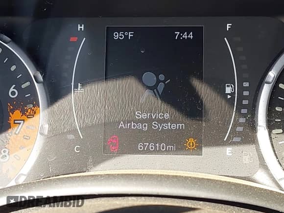 2017 Jeep Renegade Latitude z VIN ZACCJABB5HPF45504, wystawiony jako IAAI lot #42486270 z przebiegiem 67 610 mil mil oraz . Historia ofert i sprzedaży dostępna na DreamBid. Obrazek 16.