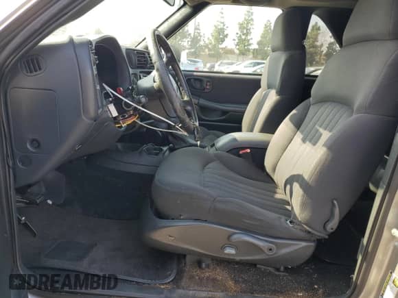 2005 Chevrolet Blazer z VIN 1GNCS18X95K107274, wystawiony jako Copart lot #89013455 z przebiegiem 98 047 mil mil oraz Szkoda całkowita • Salvage title. Historia ofert i sprzedaży dostępna na DreamBid. Obrazek 7.