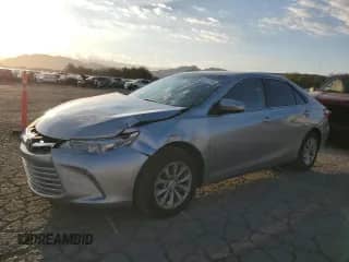 2015 Toyota Camry SE z VIN 4T1BF1FK2FU935782, wystawiony jako Copart lot #84227795 z przebiegiem 114 003 mil mil oraz Szkoda całkowita • Salvage title. Historia ofert i sprzedaży dostępna na DreamBid. Obrazek 1.