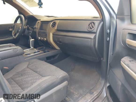 2018 Toyota Tundra SR с VIN 5TFUW5F18JX766256, выставлен на аукционе IAAI как лот 42727526 с пробегом Не указан миль и . История ставок и продаж доступна на DreamBid. Изображение 5.