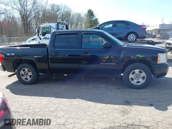 2011 Chevrolet Silverado 1500 LS z VIN 3GCPKREA4BG353984, wystawiony jako IAAI lot #42094148 z przebiegiem 218 766 mil mil oraz . Historia ofert i sprzedaży dostępna na DreamBid. Obrazek 13.